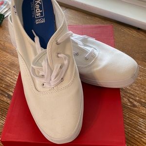 Classic canvas uppers soft Breathable flexible textured rubber sole